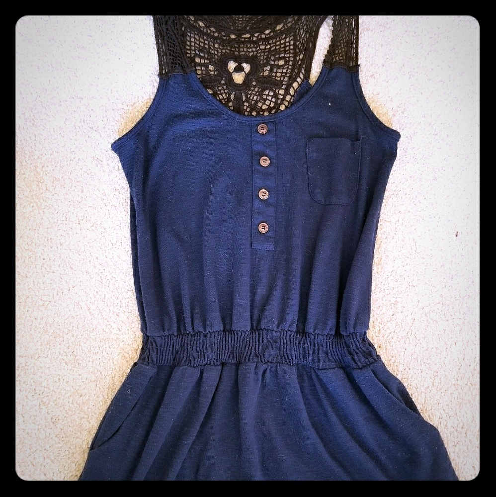 Super cute summery dress.